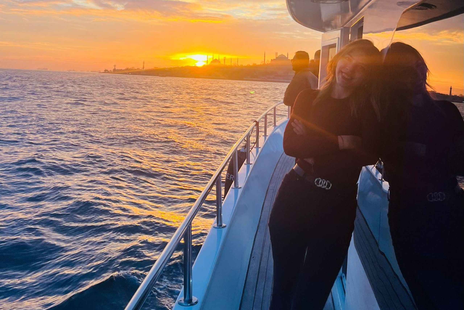 Istanbul: Bosphorus Sunset or Night Yacht Cruise & Transfers