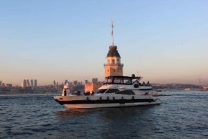 Istanbul: Bosphorus Sunset or Night Yacht Cruise & Transfers