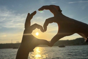 Istanbul: Bosphorus Sunset or Night Yacht Cruise & Transfers