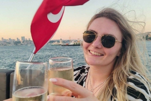 Istanbul: Bosphorus Sunset or Night Yacht Cruise & Transfers