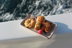 Istanbul: Bosphorus Sunset or Night Yacht Cruise & Transfers