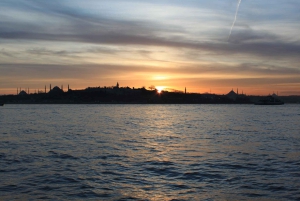 Istanbul: Bosphorus Sunset or Night Yacht Cruise & Transfers