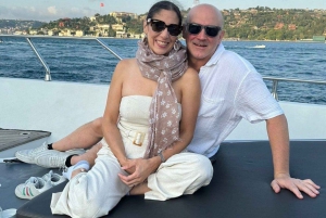 Istanbul: Bosphorus Sunset or Night Yacht Cruise & Transfers