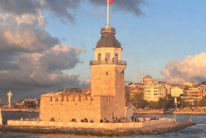 Istanbul: Bosphorus Sunset or Night Yacht Cruise & Transfers