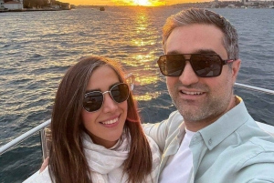 Istanbul: Bosphorus Sunset or Night Yacht Cruise & Transfers