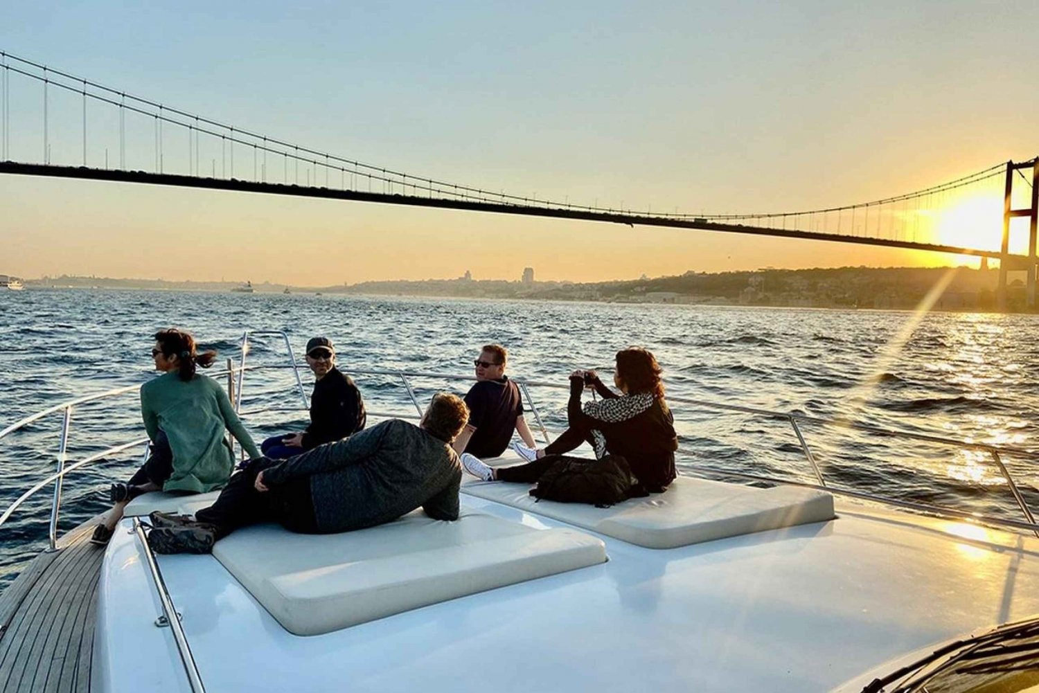 Istanbul: Bosphorus Yacht Cruise at Sunset with Snacks