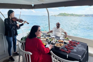 Istanbul: Bosphorus Yacht Cruise at Sunset with Snacks