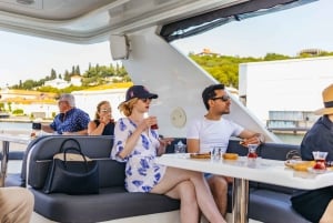 Istanbul: Bosphorus Yacht Cruise with Stopover on Asian Side