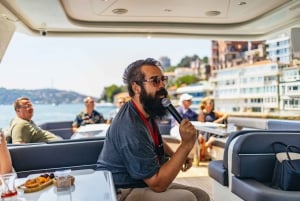 Istanbul: Bosphorus Yacht Cruise with Stopover on Asian Side