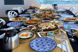 Istanbul: Morning Bosphorus Yacht Cruise w/Turkish Breakfast
