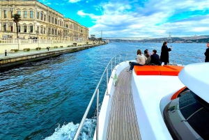 Istanbul: Daytime Bosphorus Yacht Cruise with Fruit & Snacks