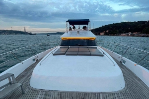 Istanbul: Daytime Bosphorus Yacht Cruise with Fruit & Snacks
