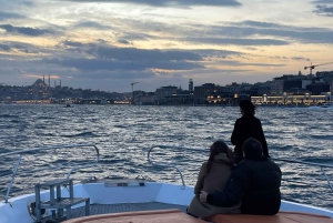 Istanbul: Daytime Bosphorus Yacht Cruise with Fruit & Snacks