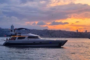 Istanbul: Daytime Bosphorus Yacht Cruise with Fruit & Snacks