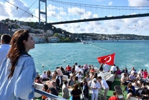 Istanbul: Daytime or Sunset Sightseeing Cruise & Audio Guide
