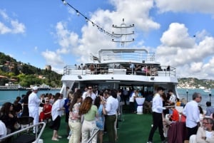 Istanbul: Daytime or Sunset Sightseeing Cruise & Audio Guide