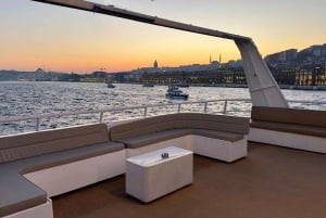 Istanbul: Daytime or Sunset Sightseeing Cruise & Audio Guide