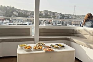 Istanbul: Daytime or Sunset Sightseeing Cruise & Audio Guide