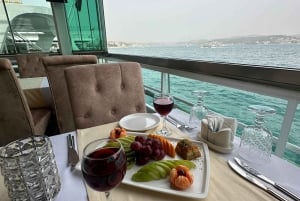 Istanbul: Daytime or Sunset Sightseeing Cruise & Audio Guide