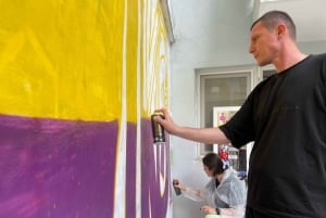 Istanbul: Do Street Art with Local Artists at Home Garden