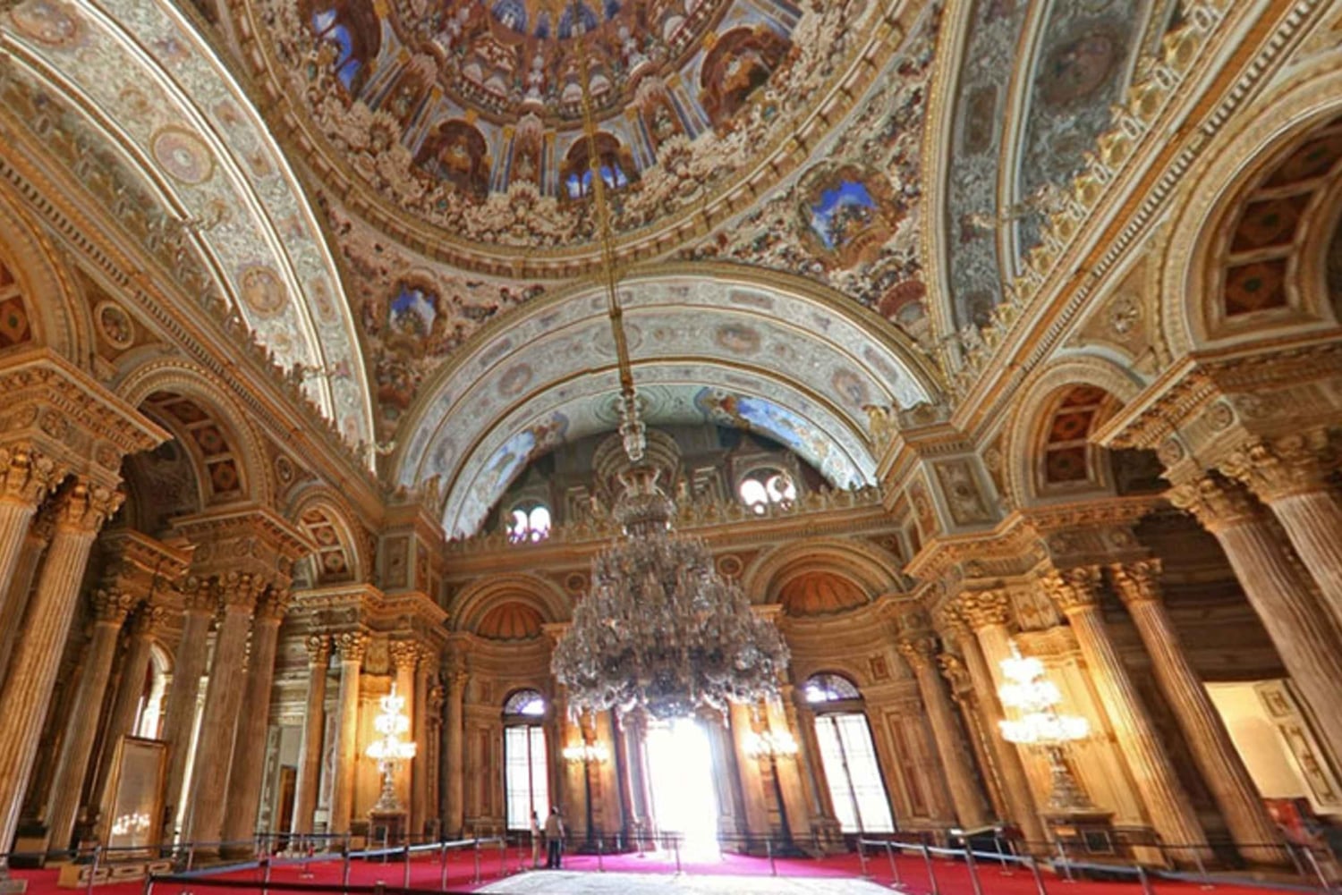 Istanbul: Dolmabahce Palace and Grand Bazaar Tour