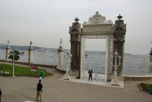 Istanbul: Dolmabahce Palace and Grand Bazaar Tour