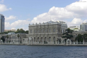 Istanbul: Dolmabahçe Palace and Uskudar Guided Tour