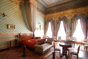 Istanbul: Dolmabahçe Palace and Uskudar Guided Tour