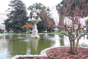 Istanbul: Dolmabahçe Palace and Uskudar Guided Tour