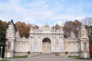 Istanbul: Dolmabahçe Palace and Uskudar Guided Tour