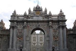 Istanbul: Dolmabahçe Palace and Uskudar Guided Tour