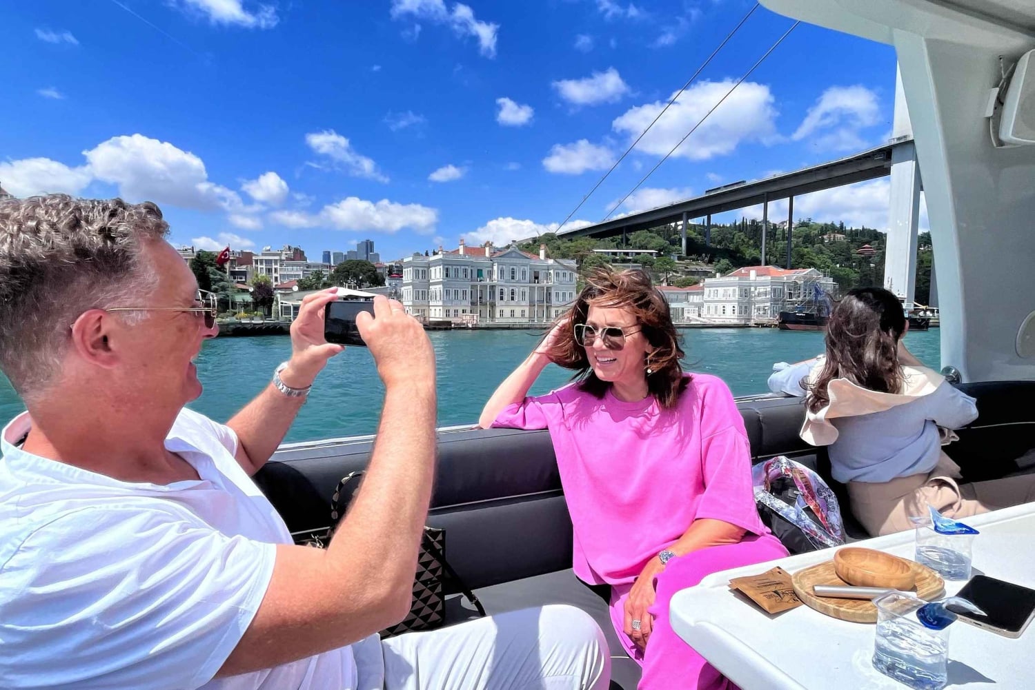 Istanbul: Dolmabahce Palace Tour and Bosphorus Yacht Cruise