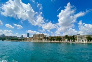 Istanbul: Dolmabahce Palace Tour and Bosphorus Yacht Cruise