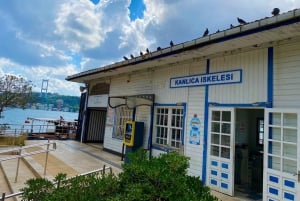 Istanbul: Dolmabahce Palace Tour and Bosphorus Yacht Cruise