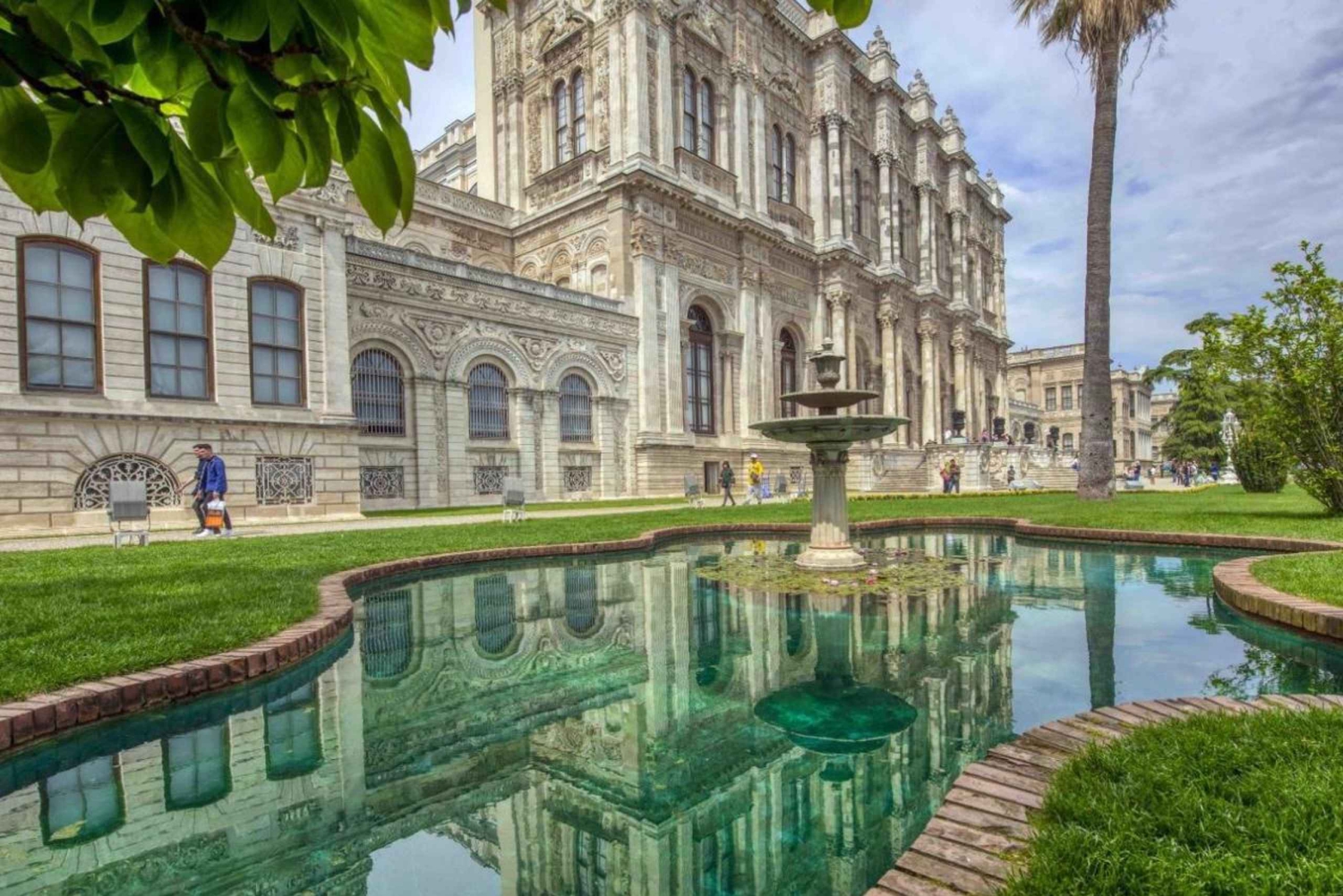 Istanbul: Dolmabahçe Palace Tour and Sunset Yacht Cruise