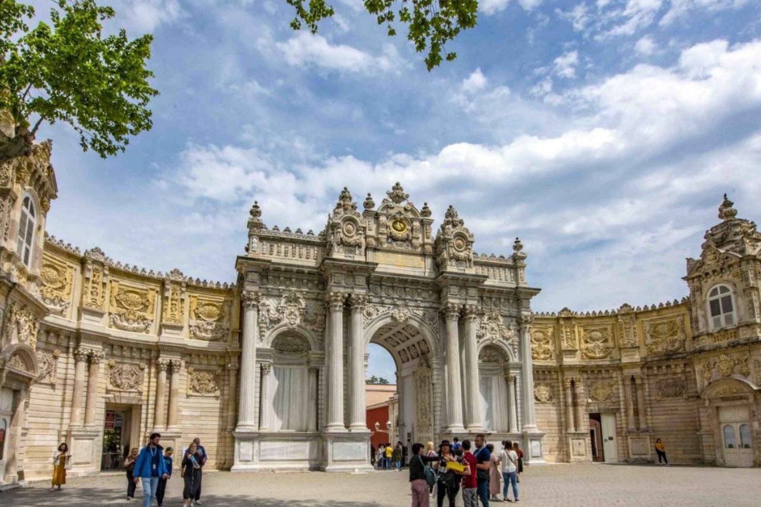 Istanbul: Dolmabahçe Palace Tour and Sunset Yacht Cruise