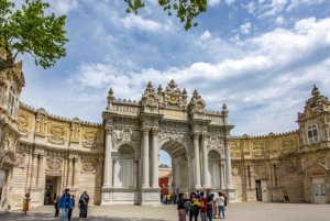 Istanbul: Dolmabahçe Palace Tour and Sunset Yacht Cruise