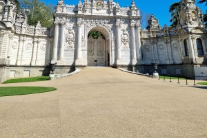 Istanbul: Dolmabahçe Palace Tour and Sunset Yacht Cruise