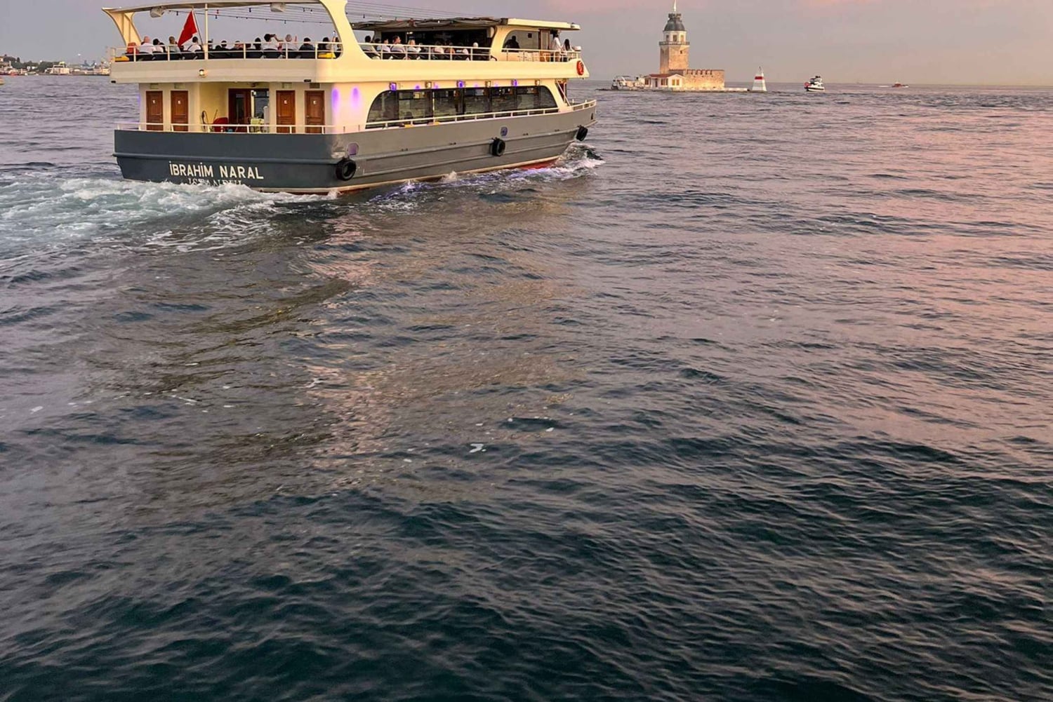 Istanbul: Explore Bosphorous on a Sunset Boat Cruise