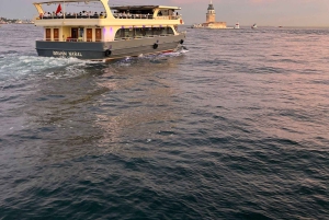 Istanbul: Explore Bosphorous on a Sunset Boat Cruise