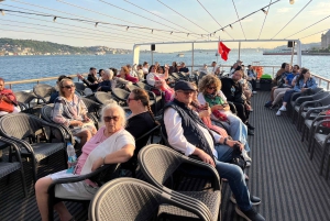 Istanbul: Explore Bosphorous on a Sunset Boat Cruise