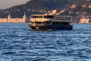 Istanbul: Explore Bosphorous on a Sunset Boat Cruise