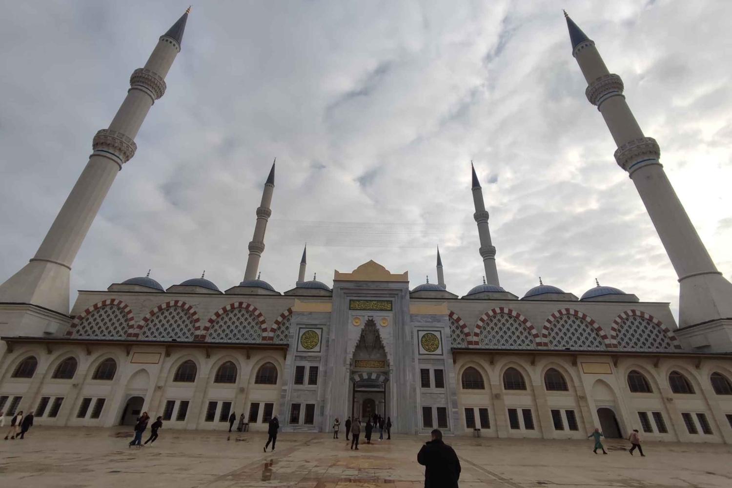 Istanbul: Explore Europe and Asia by Guided Bus and Boat