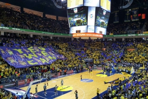 Istanbul: Enjoy a football match day experience with Local