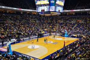 Istanbul: Enjoy a football match day experience with Local