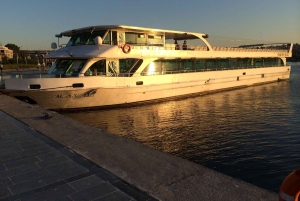 Istanbul: Golden Horn & Bosphorus Dinner and Show