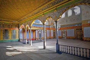 Istanbul: Guided Topkapi and Grand Bazaar with Small Group