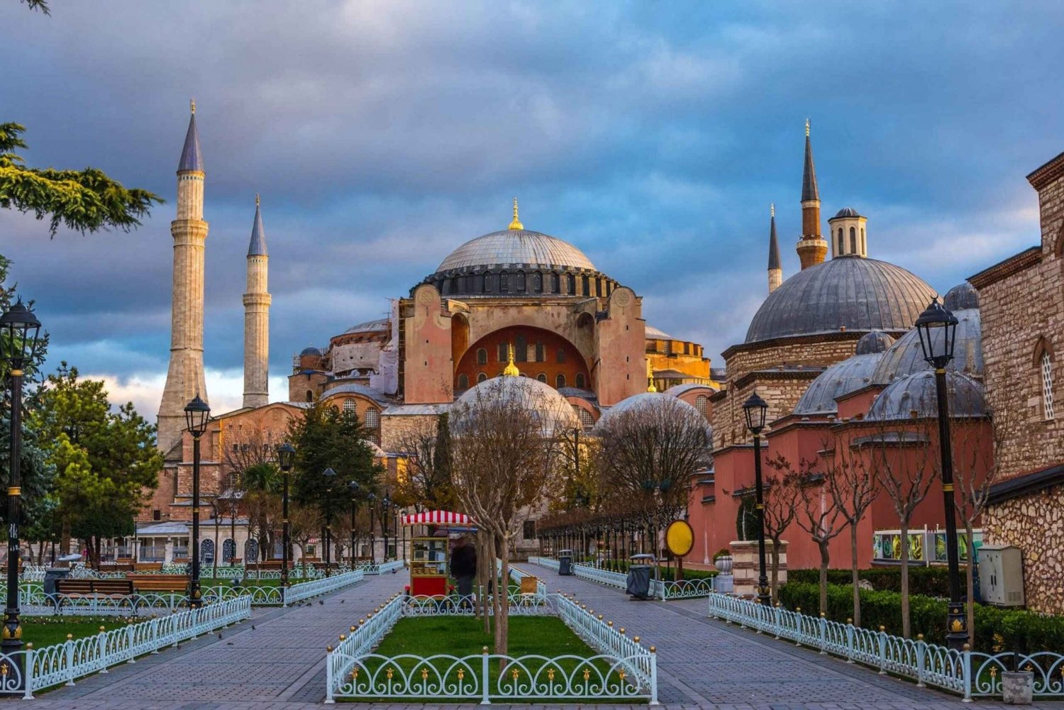 Istanbul: Hagia Sofia, Blue Mosque, and Grand Bazaar Tour