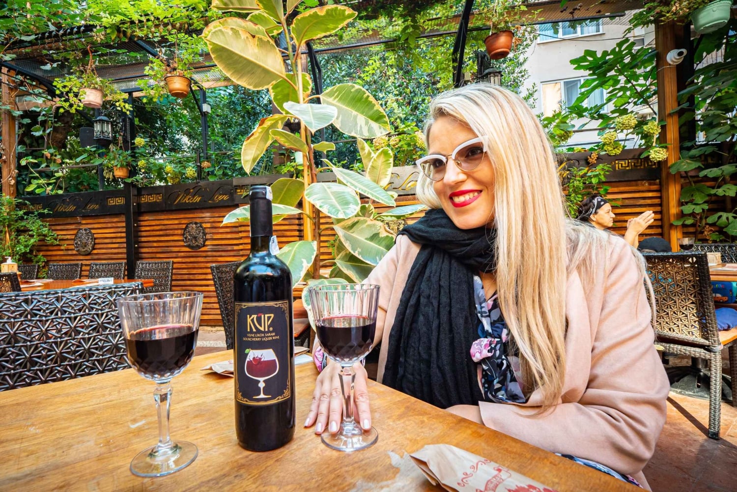 Istanbul: Kadikoy Food Tour with 12+ Delicacies Tastings