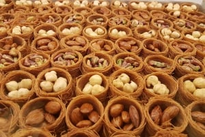 Istanbul: Kadikoy Food Tour with 12+ Delicacies Tastings